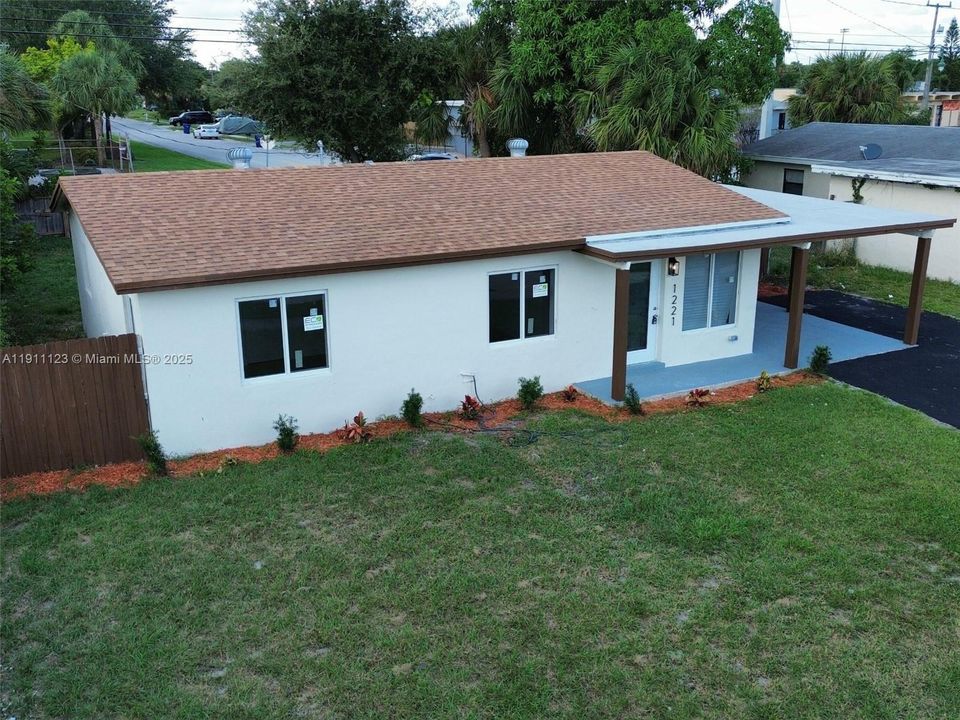 На продажу: $349,999 (3 спален, 2 ванн, 972 Квадратных фут)