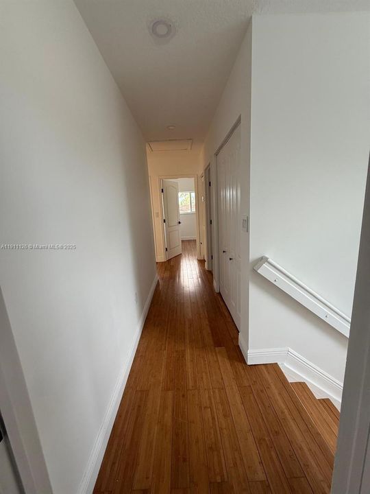 出租: $5,000 (5 贝兹, 3 浴室, 2744 平方英尺)