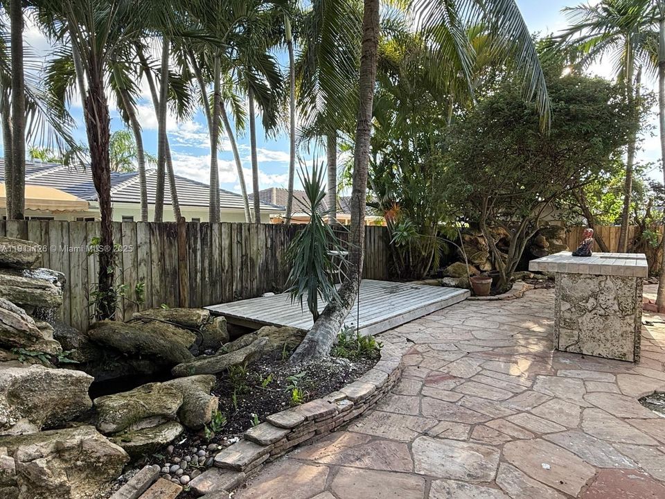 出租: $5,000 (5 贝兹, 3 浴室, 2744 平方英尺)