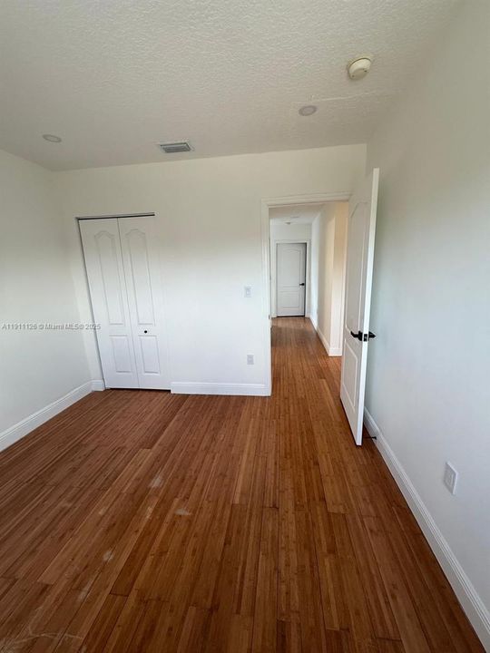 出租: $5,000 (5 贝兹, 3 浴室, 2744 平方英尺)