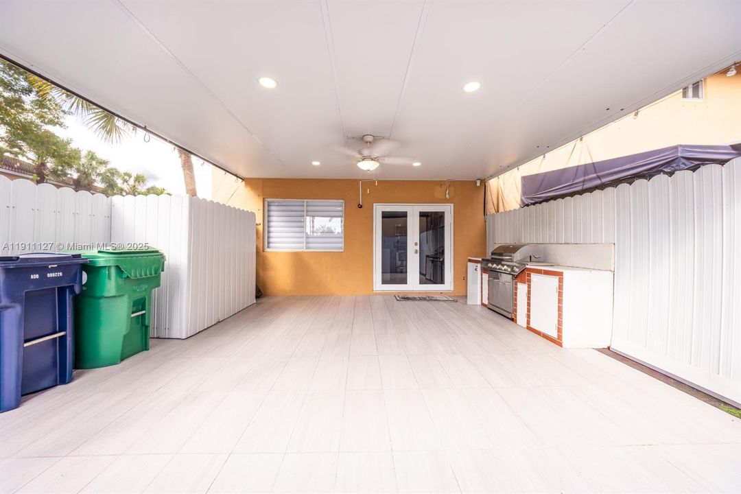 Active With Contract: $435,000 (3 beds, 2 baths, 1462 Square Feet)