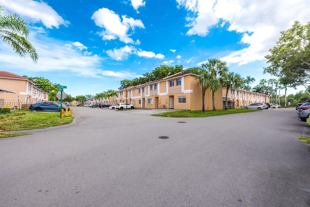 Active With Contract: $435,000 (3 beds, 2 baths, 1462 Square Feet)