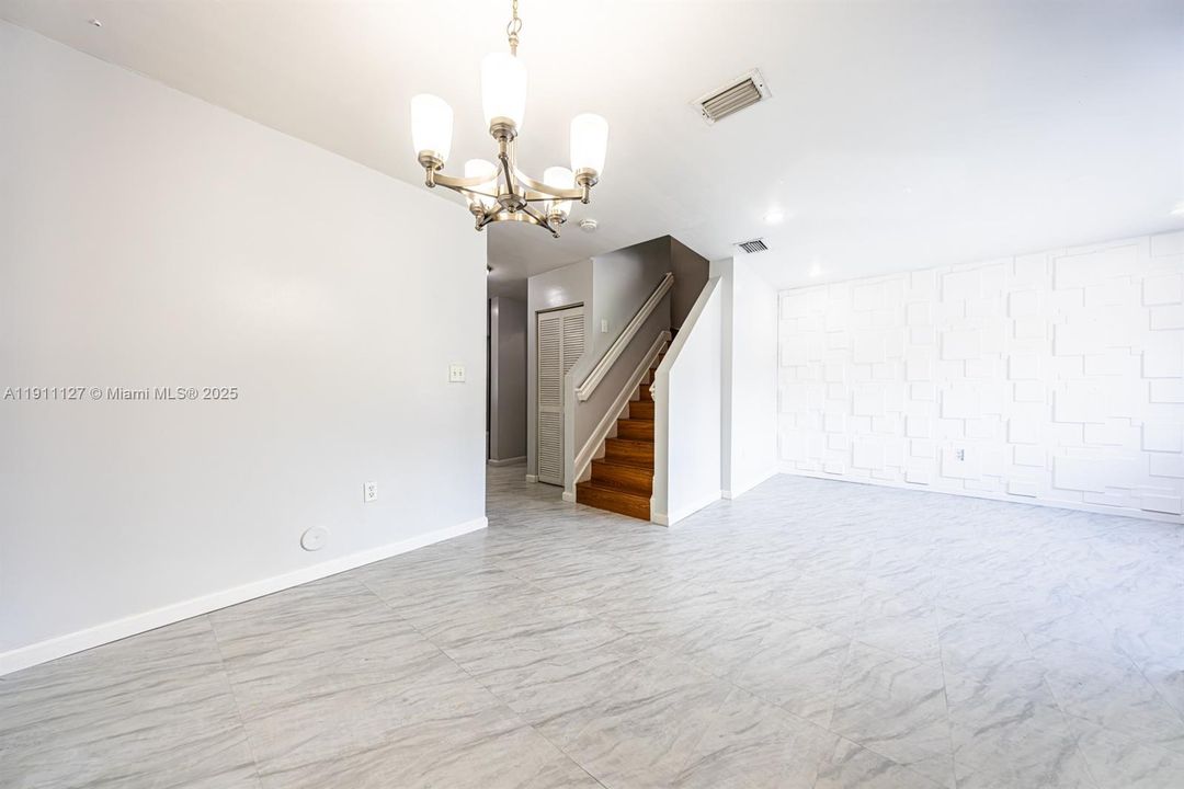 Active With Contract: $435,000 (3 beds, 2 baths, 1462 Square Feet)