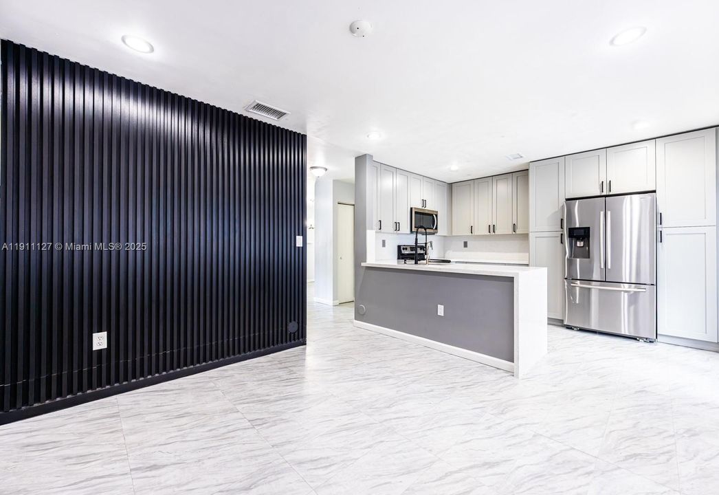 Active With Contract: $435,000 (3 beds, 2 baths, 1462 Square Feet)