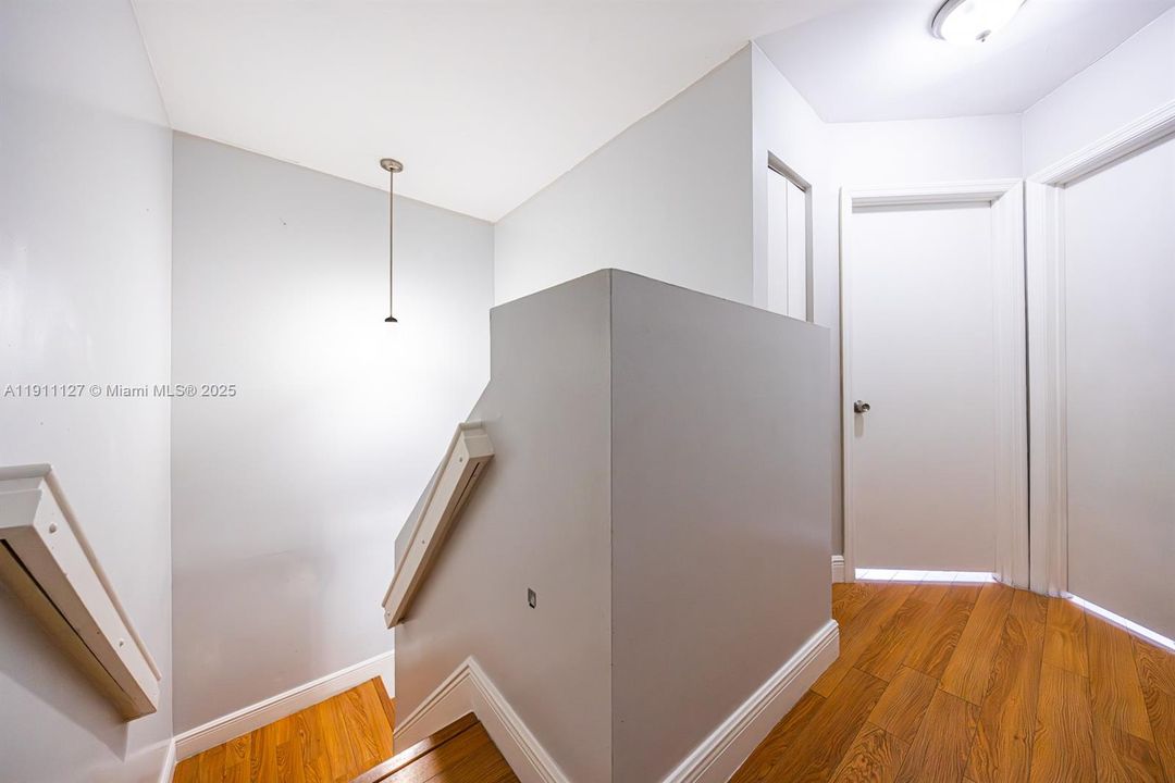 Active With Contract: $435,000 (3 beds, 2 baths, 1462 Square Feet)