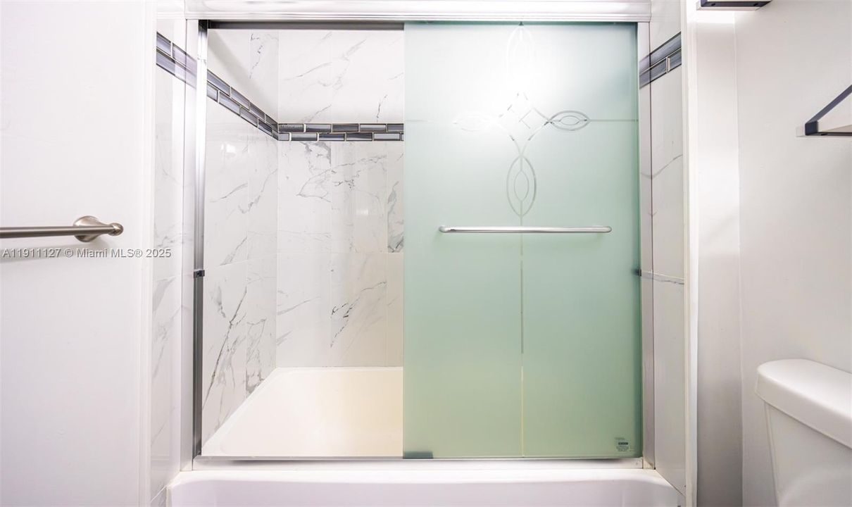 Active With Contract: $435,000 (3 beds, 2 baths, 1462 Square Feet)