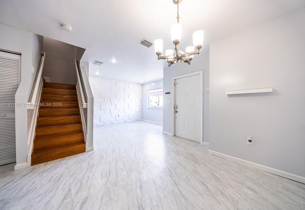 Active With Contract: $435,000 (3 beds, 2 baths, 1462 Square Feet)