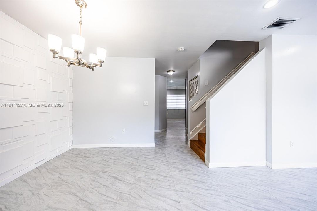 Active With Contract: $435,000 (3 beds, 2 baths, 1462 Square Feet)