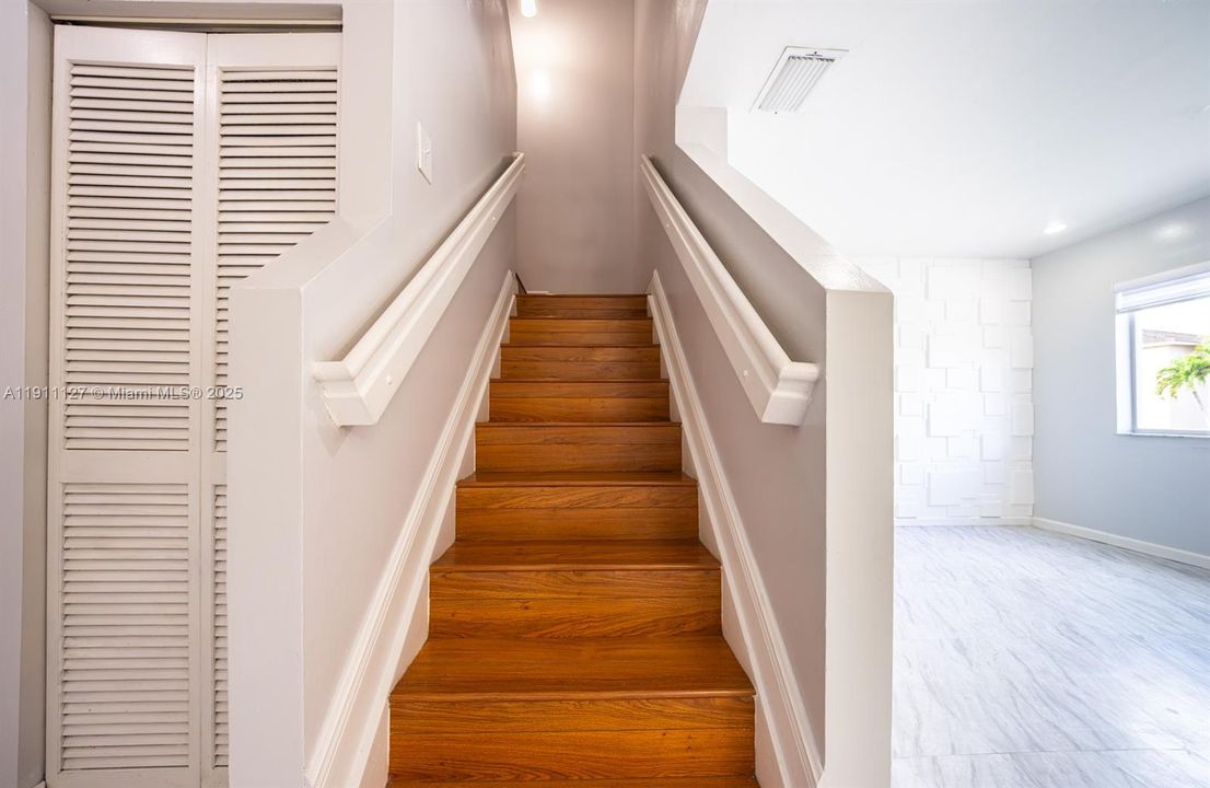 Active With Contract: $435,000 (3 beds, 2 baths, 1462 Square Feet)