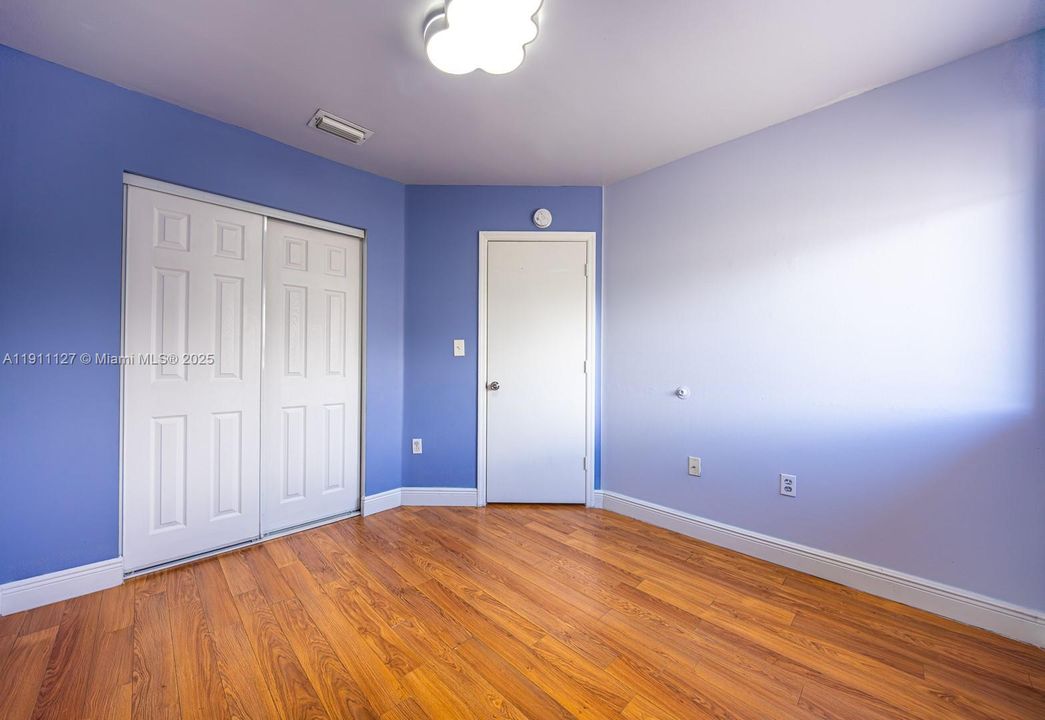 Active With Contract: $435,000 (3 beds, 2 baths, 1462 Square Feet)