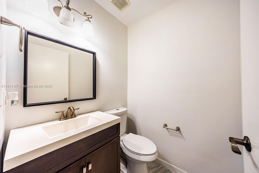 Active With Contract: $435,000 (3 beds, 2 baths, 1462 Square Feet)