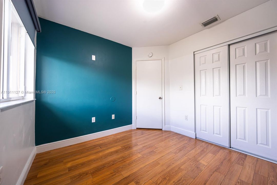 Active With Contract: $435,000 (3 beds, 2 baths, 1462 Square Feet)