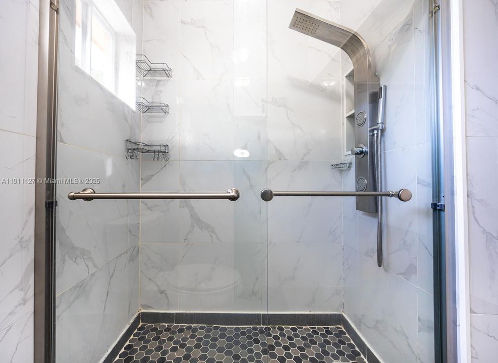 Active With Contract: $435,000 (3 beds, 2 baths, 1462 Square Feet)