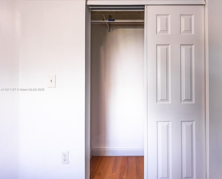 Active With Contract: $435,000 (3 beds, 2 baths, 1462 Square Feet)