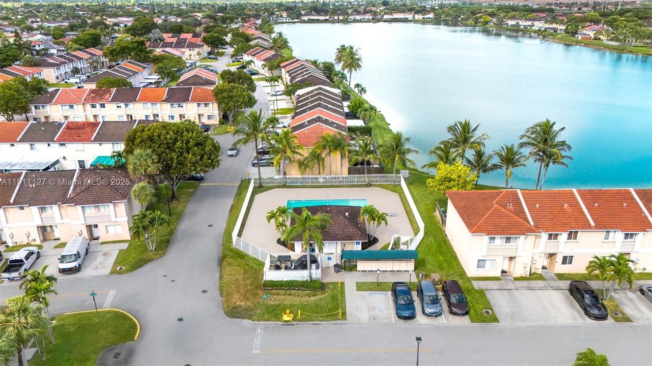 Active With Contract: $435,000 (3 beds, 2 baths, 1462 Square Feet)