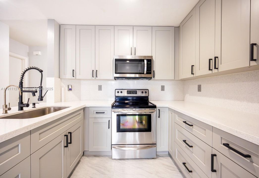 Active With Contract: $435,000 (3 beds, 2 baths, 1462 Square Feet)