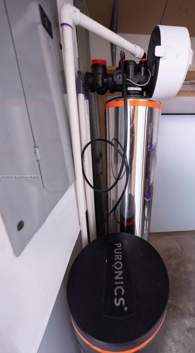 Active With Contract: $435,000 (3 beds, 2 baths, 1462 Square Feet)