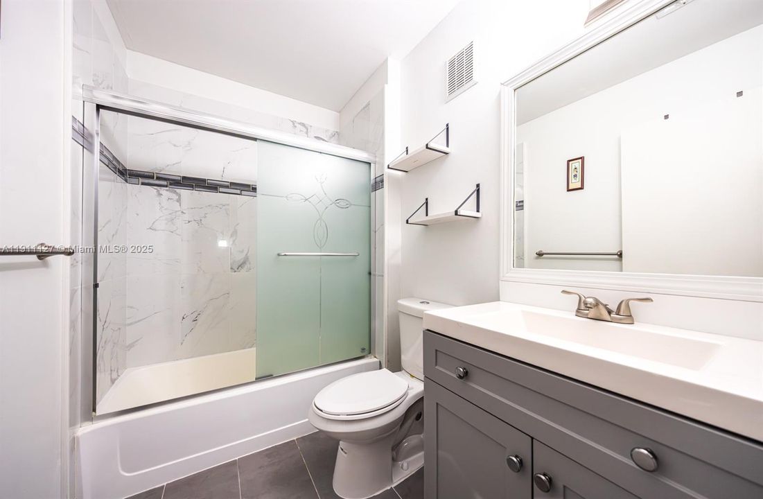 Active With Contract: $435,000 (3 beds, 2 baths, 1462 Square Feet)