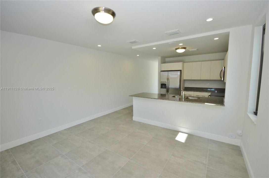 Active With Contract: $2,600 (2 beds, 2 baths, 1358 Square Feet)