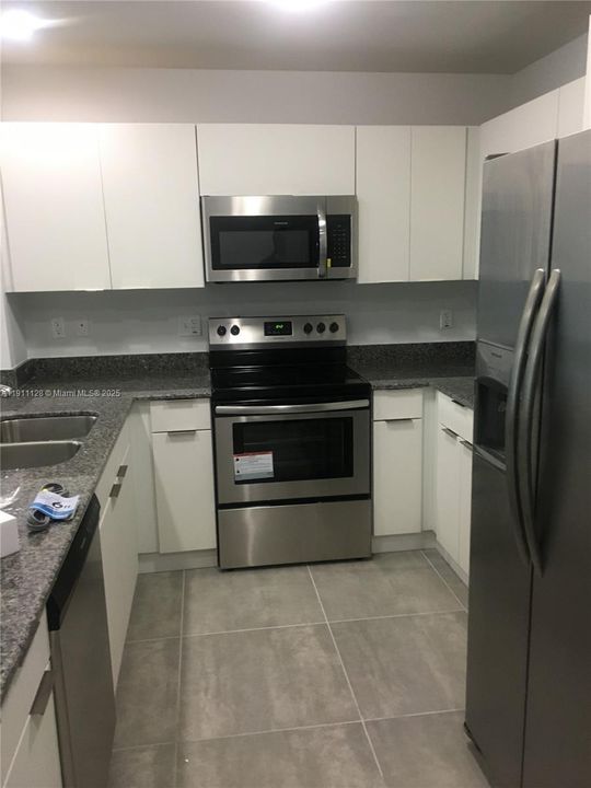Active With Contract: $2,600 (2 beds, 2 baths, 1358 Square Feet)