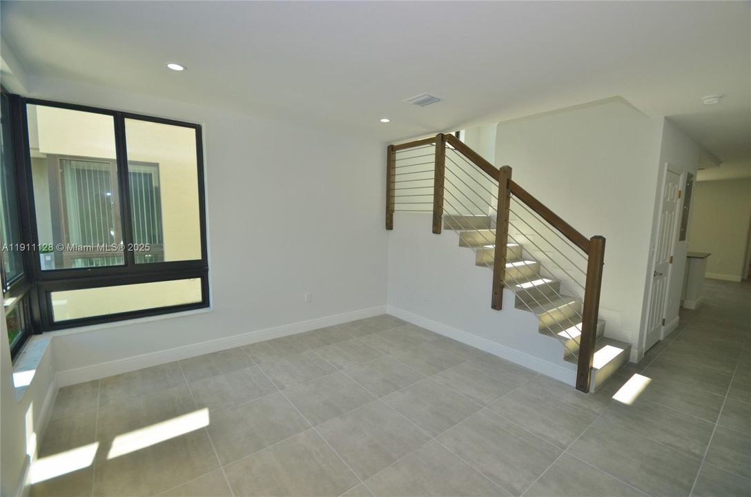 Active With Contract: $2,600 (2 beds, 2 baths, 1358 Square Feet)