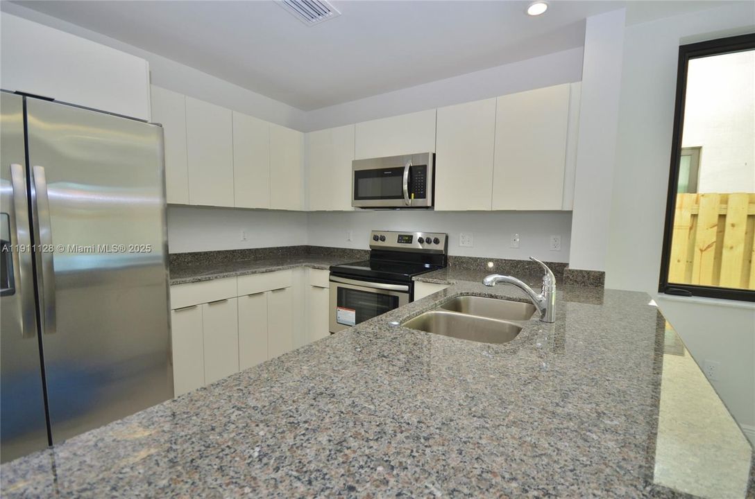 Active With Contract: $2,600 (2 beds, 2 baths, 1358 Square Feet)