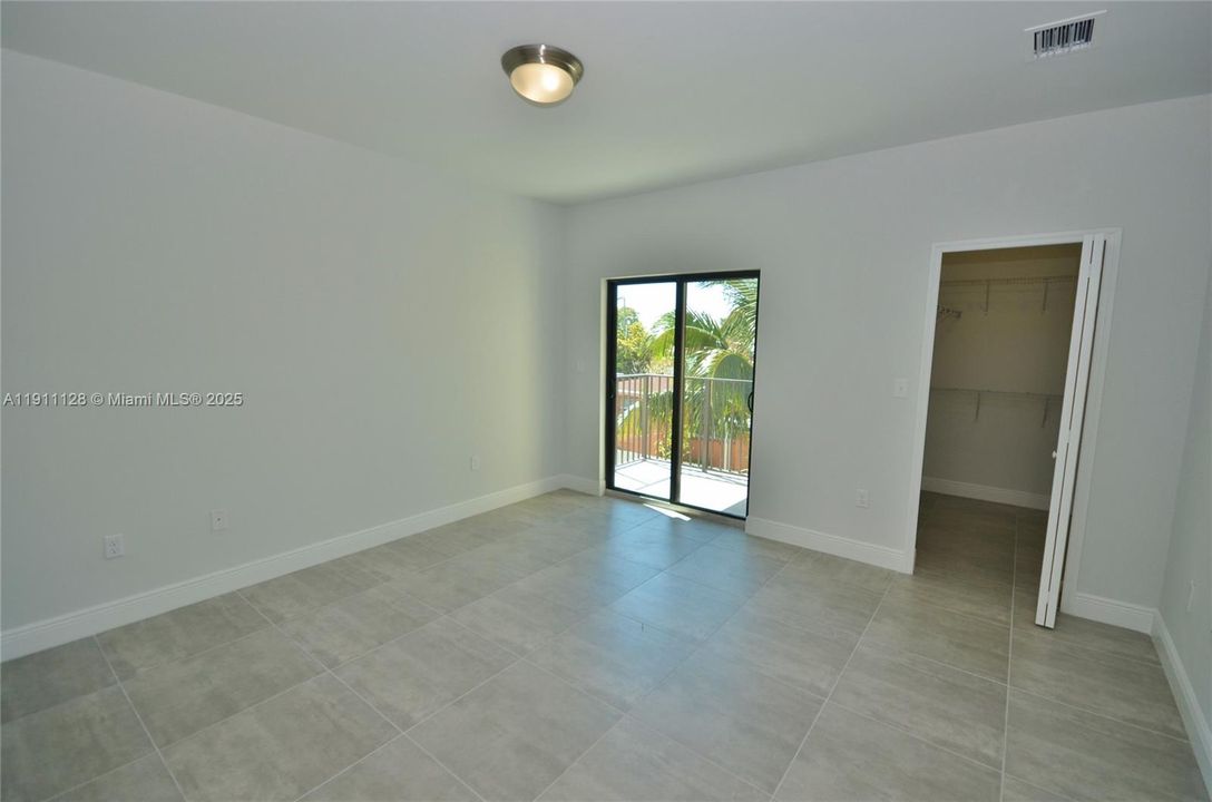 Active With Contract: $2,600 (2 beds, 2 baths, 1358 Square Feet)