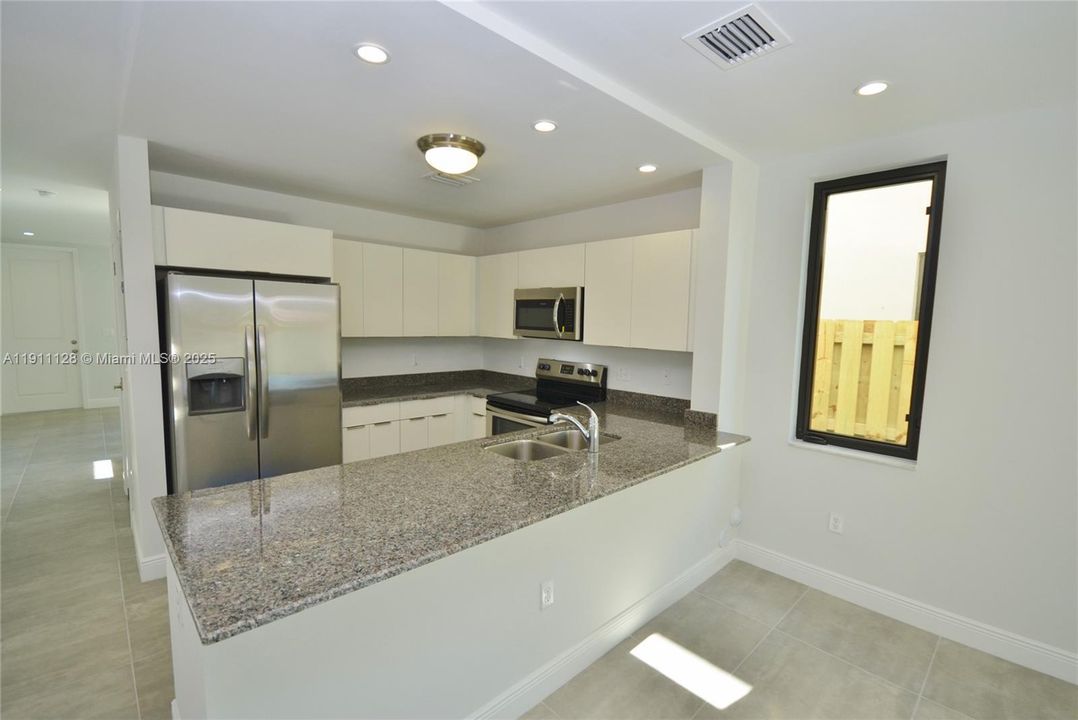 Active With Contract: $2,600 (2 beds, 2 baths, 1358 Square Feet)