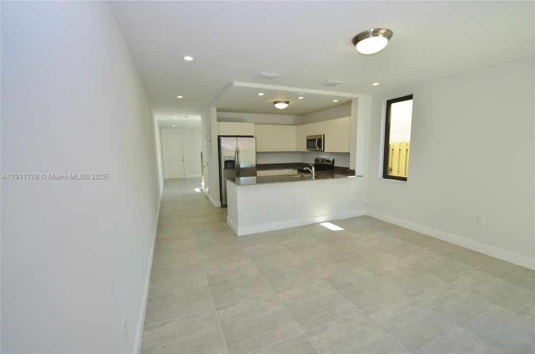 Active With Contract: $2,600 (2 beds, 2 baths, 1358 Square Feet)