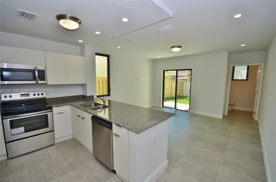 Active With Contract: $2,600 (2 beds, 2 baths, 1358 Square Feet)