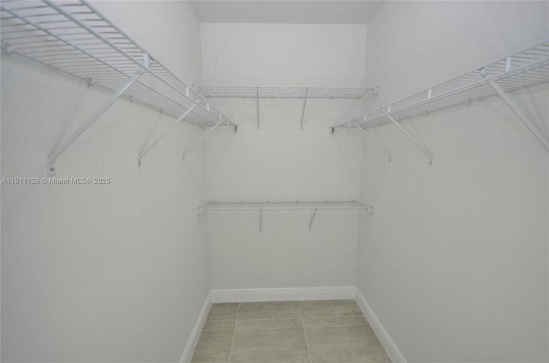 Active With Contract: $2,600 (2 beds, 2 baths, 1358 Square Feet)