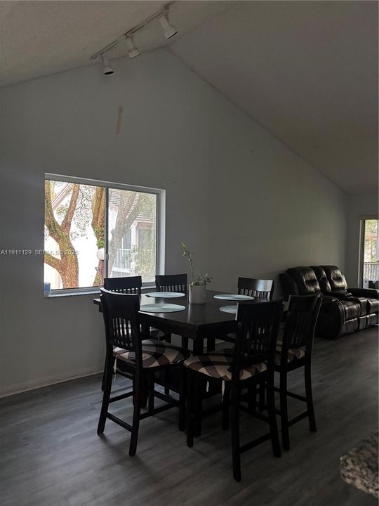 For Rent: $2,250 (2 beds, 2 baths, 1224 Square Feet)