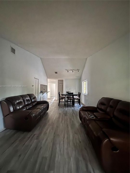 For Rent: $2,250 (2 beds, 2 baths, 1224 Square Feet)