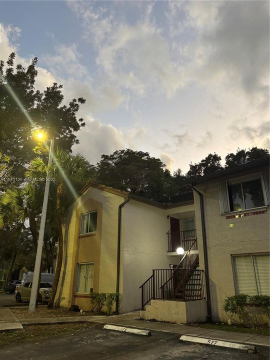 For Rent: $2,250 (2 beds, 2 baths, 1224 Square Feet)