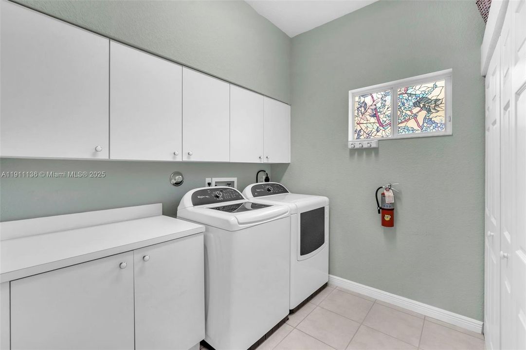 На продажу: $411,300 (3 спален, 2 ванн, 2016 Квадратных фут)