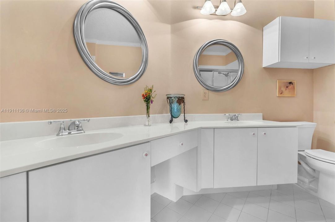 На продажу: $411,300 (3 спален, 2 ванн, 2016 Квадратных фут)