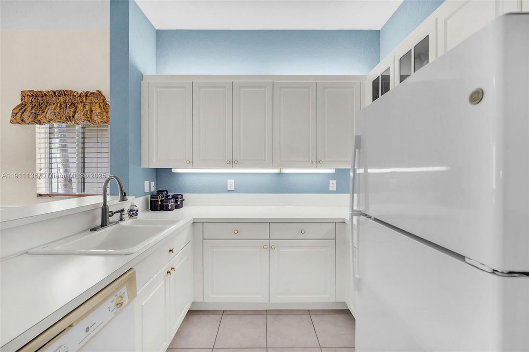 На продажу: $411,300 (3 спален, 2 ванн, 2016 Квадратных фут)