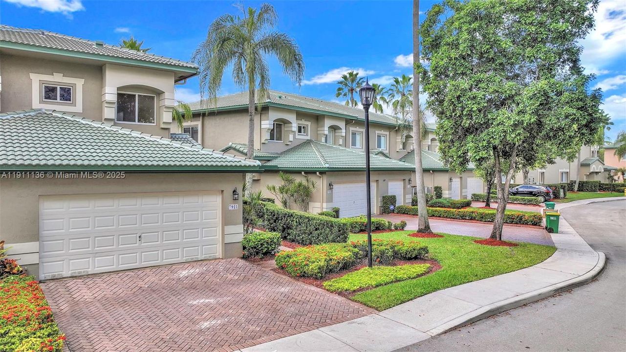 На продажу: $411,300 (3 спален, 2 ванн, 2016 Квадратных фут)