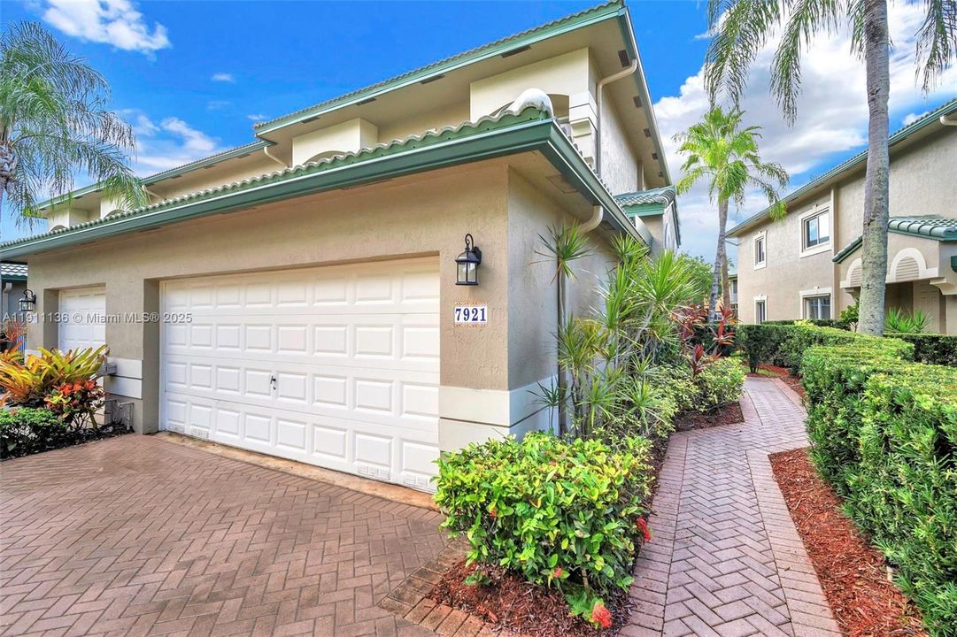 На продажу: $411,300 (3 спален, 2 ванн, 2016 Квадратных фут)