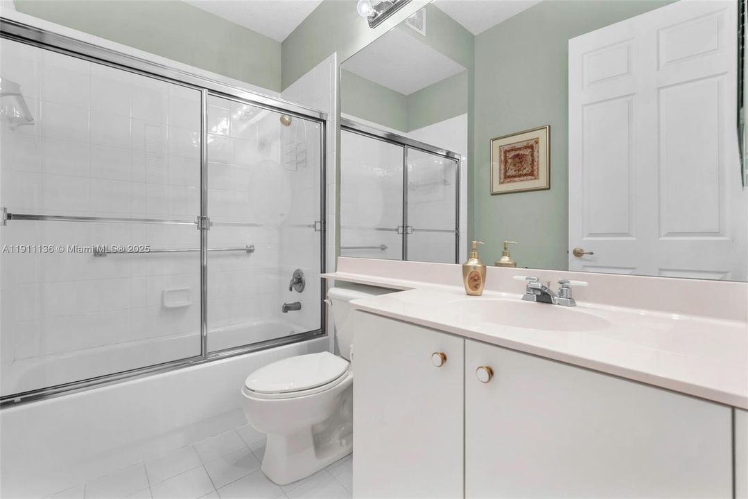 На продажу: $411,300 (3 спален, 2 ванн, 2016 Квадратных фут)