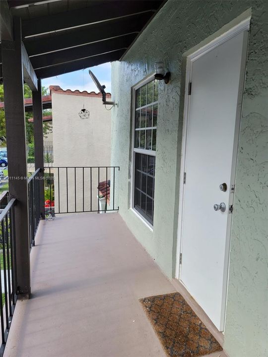Active With Contract: $1,900 (1 beds, 1 baths, 630 Square Feet)