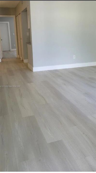 Active With Contract: $1,900 (1 beds, 1 baths, 630 Square Feet)