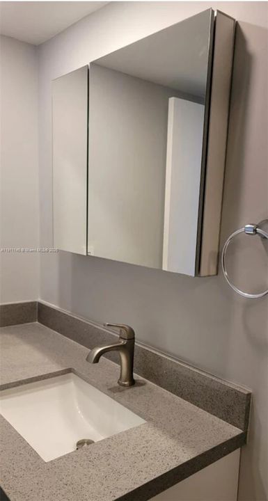 Active With Contract: $1,900 (1 beds, 1 baths, 630 Square Feet)