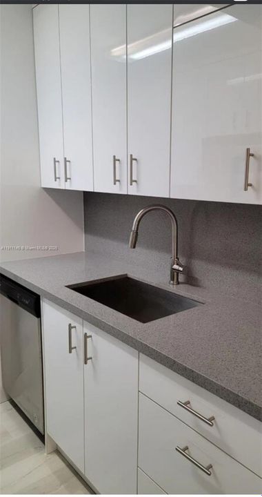 Active With Contract: $1,900 (1 beds, 1 baths, 630 Square Feet)