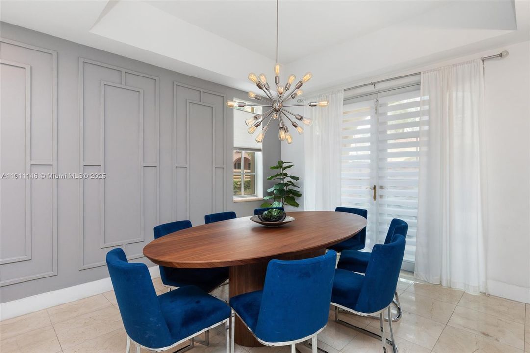 Fabulous area to entertain (NOTE: Wall)