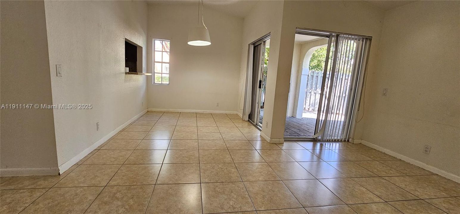 For Rent: $2,750 (2 beds, 2 baths, 957 Square Feet)