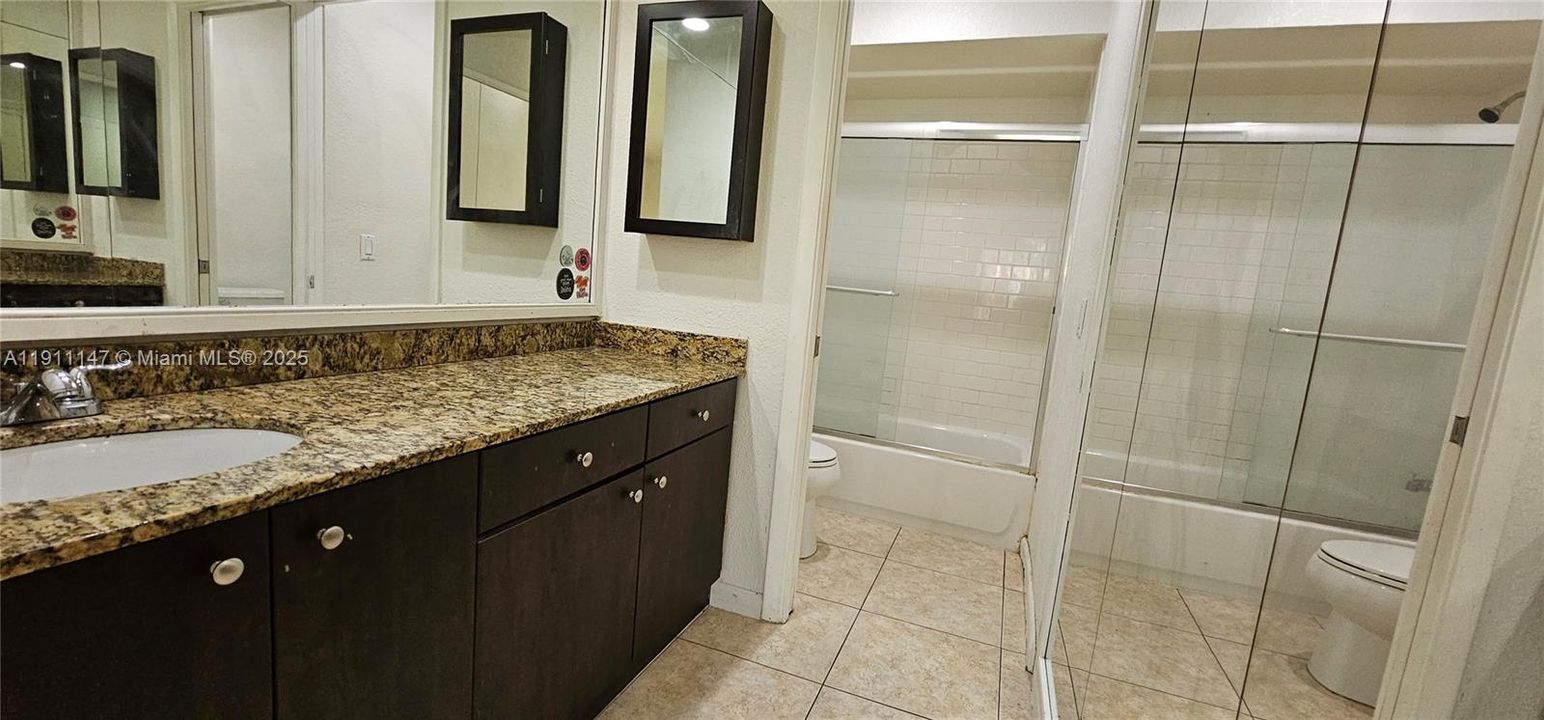 For Rent: $2,750 (2 beds, 2 baths, 957 Square Feet)