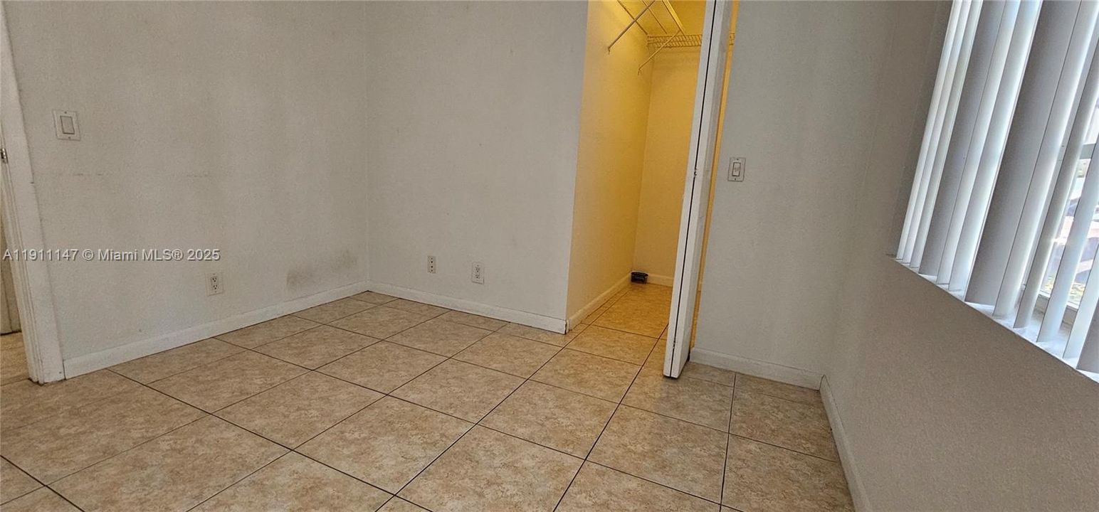 For Rent: $2,750 (2 beds, 2 baths, 957 Square Feet)