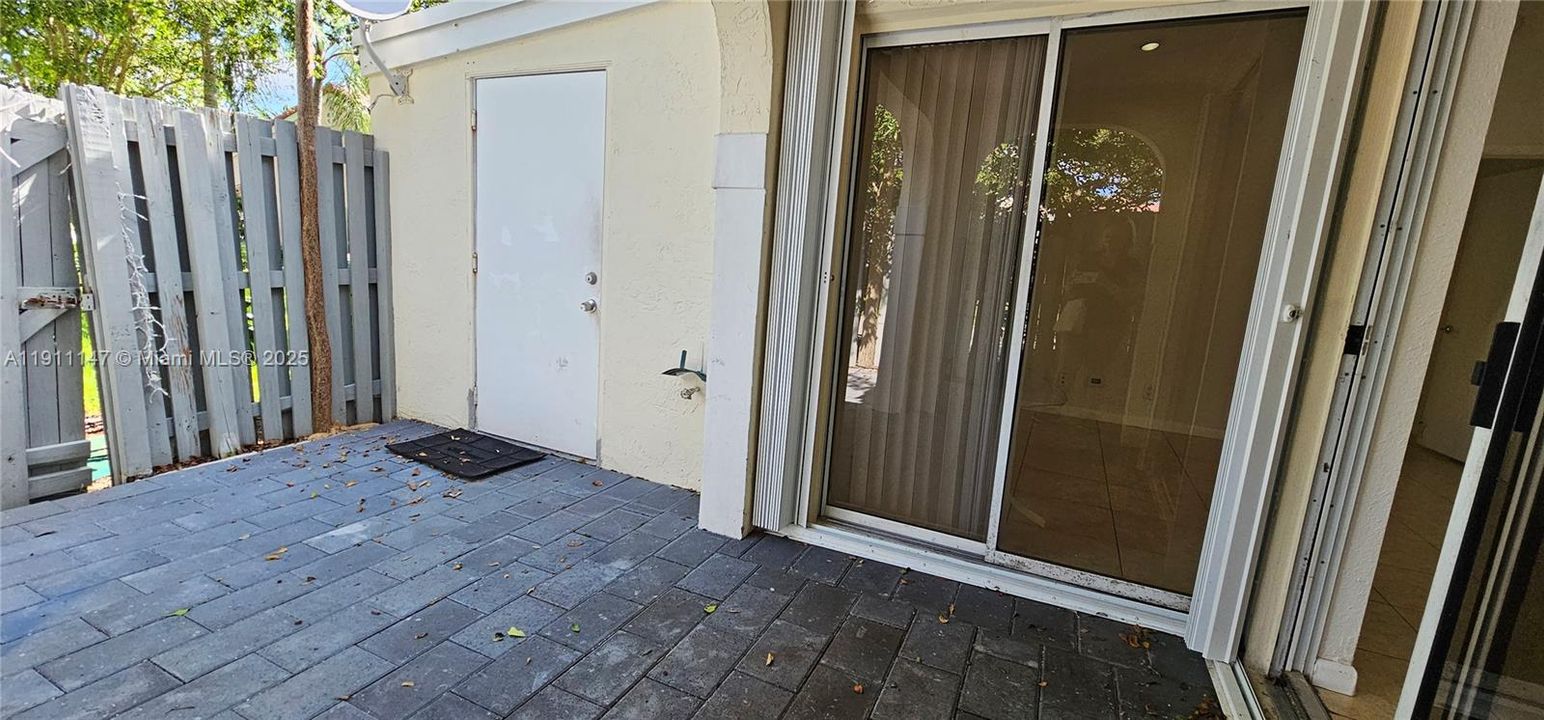 For Rent: $2,750 (2 beds, 2 baths, 957 Square Feet)