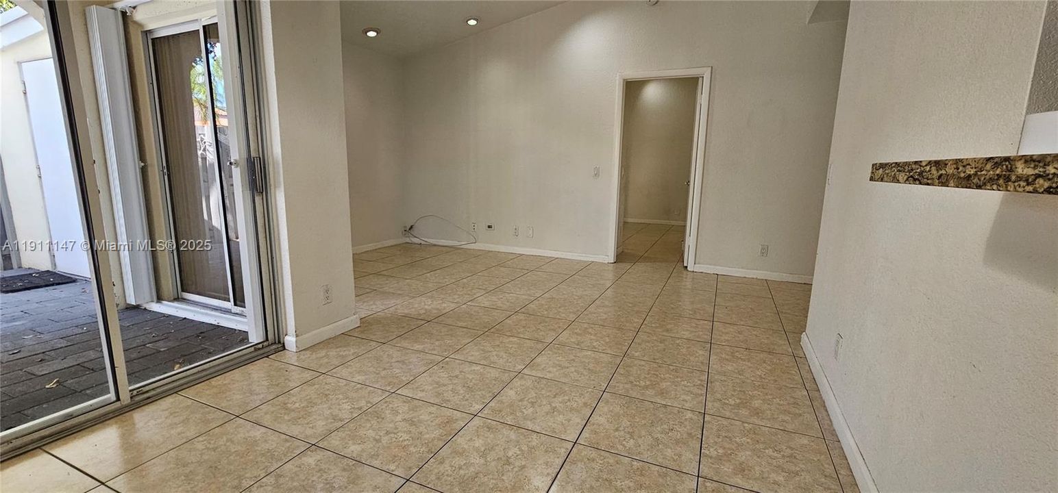 For Rent: $2,750 (2 beds, 2 baths, 957 Square Feet)